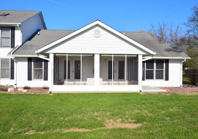 Listing Photo 2 - Condo for sale in building located at 1024 Mulligan Dr, Mt Vernon, IL 62864 - Unit #1024