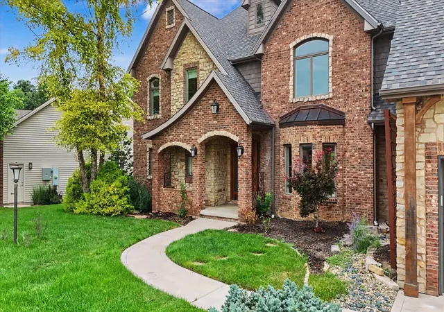 Photo 2 of Single family home for sale at 1610 Briarwood Ln, Mahomet, IL 61853 | MLS# 12597161 | Listing updated on 2026-07-31