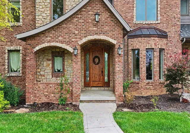 Photo 3 of Single family home for sale at 1610 Briarwood Ln, Mahomet, IL 61853 | MLS# 12597161 | Listing updated on 2026-07-31