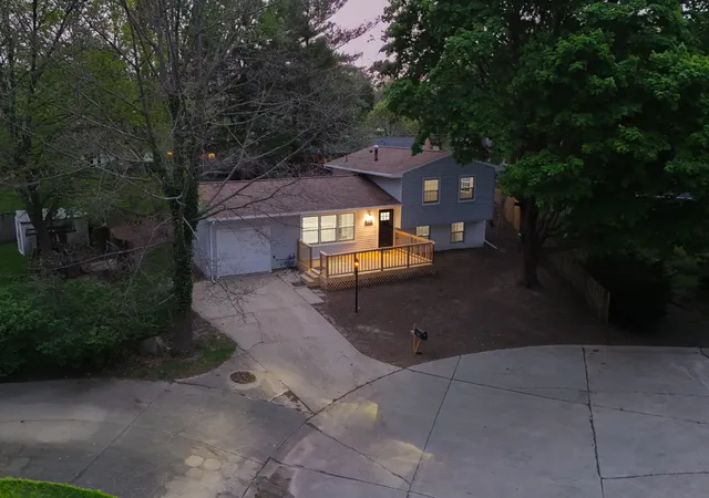 3rd image of 2303 Brookhaven Dr, Champaign, IL 61821 | MLS# 12597786