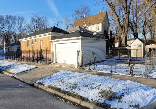 Photo 2 of Single family home for sale at 5359 S Lowe Ave, Chicago, IL 60609 | MLS# 12598164 | Listing updated on 2026-08-21