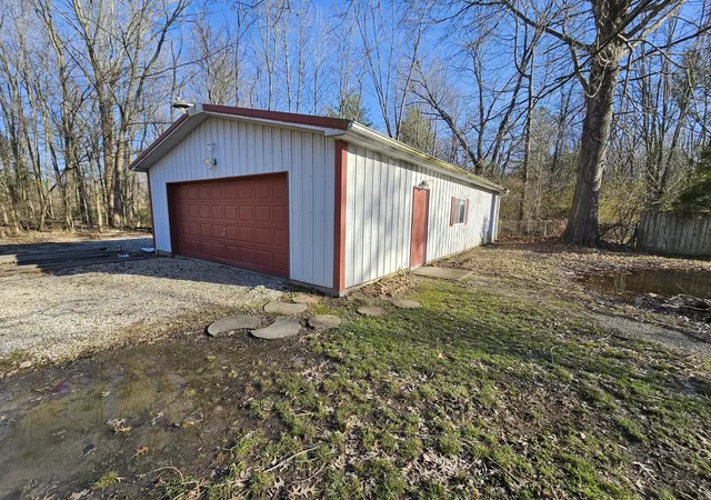Photo 3 of Single family home for sale at 111 W Hickory St, Bluford, IL 62814 | MLS# 12598169 | Listing updated on 2026-08-05