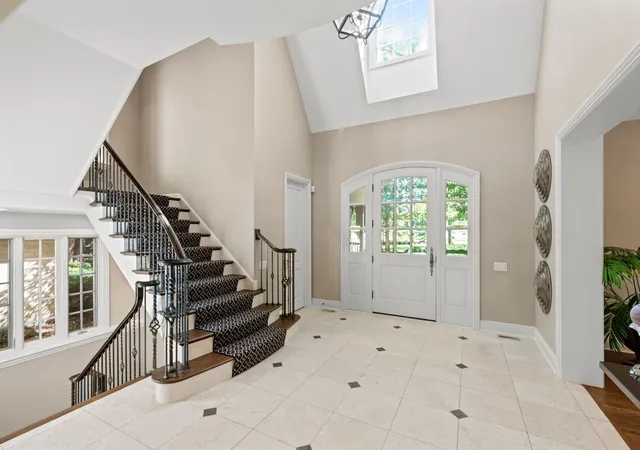Photo 3 of Single family home for sale at 3102 White Oak Ln, Oak Brook, IL 60523 | MLS# 12598180 | Listing updated on 2026-09-01