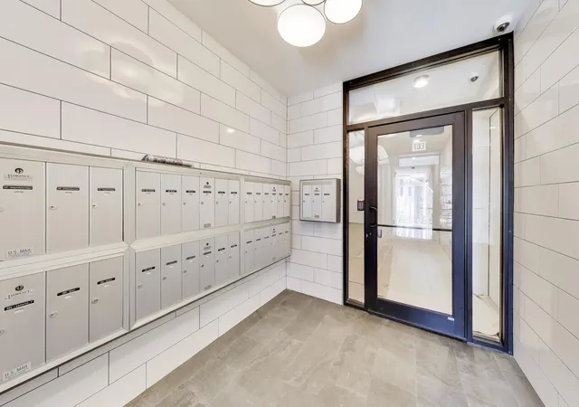 3rd image of 5748 N Hermitage Ave, Chicago, IL 60660