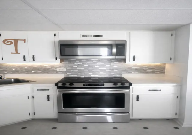 Photo 3 of Condo for sale at 1050 Holbrook Rd #I, Homewood, IL 60430 | MLS# 12598796 | Listing updated on 2026-10-08