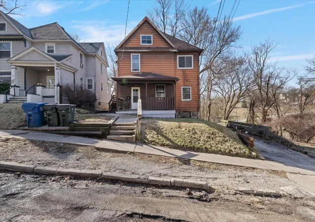 1st image of 3 Riverview Pl, Davenport, IA 52803 | MLS# 12598912