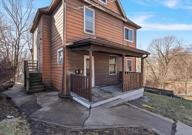 3rd image of 3 Riverview Pl, Davenport, IA 52803 | MLS# 12598912