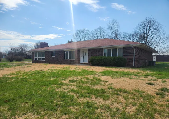Photo 3 of Sale Pending at 3769 Oxbow Rd, Pinckneyville, IL 62274 | MLS# 12599025 | Listing updated on 2026-08-14