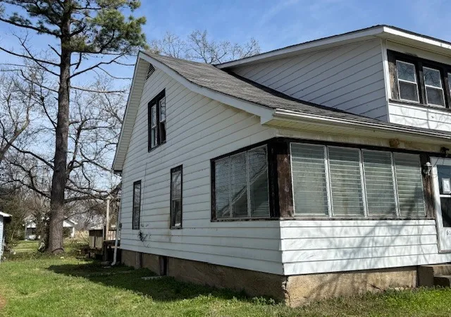 2nd image of 600 Dewey St, Eldorado, IL 62930 | MLS# 12599342