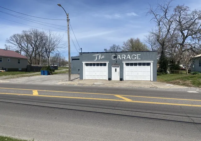 3rd image of 1205 E Main St, Benton, IL 62812 | MLS# 12599457