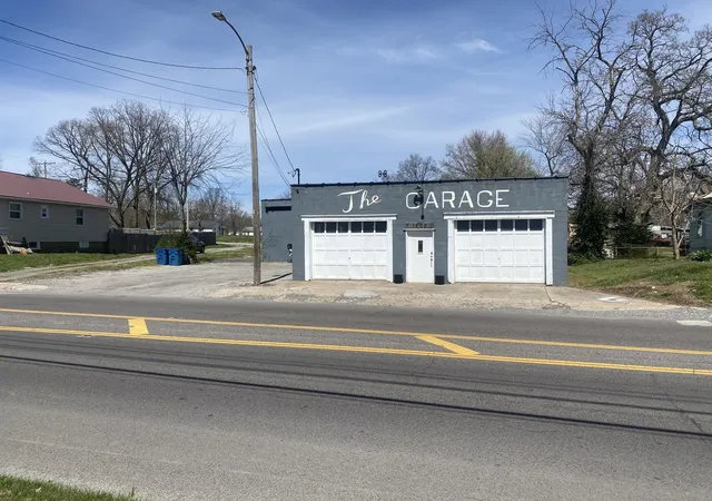 4th image of 1205 E Main St, Benton, IL 62812 | MLS# 12599457