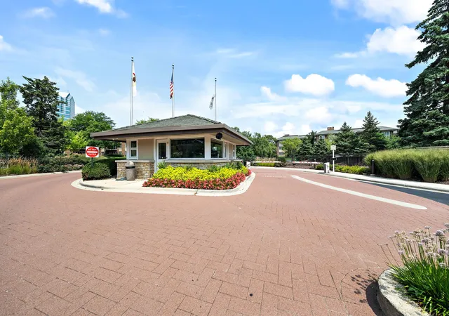 Homes for sale in Oak Brook, IL | 2 Oak Brook Club Drive, Oak Brook, IL 60523 | Houzeo