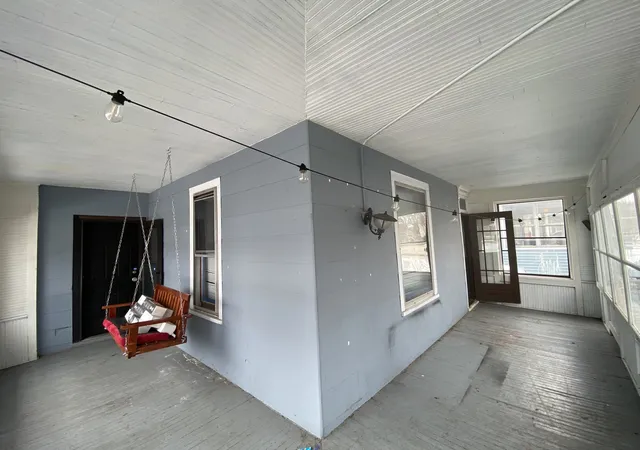3rd image of 515 Walnut Ave, Elgin, IL 60123 | MLS# 12599919
