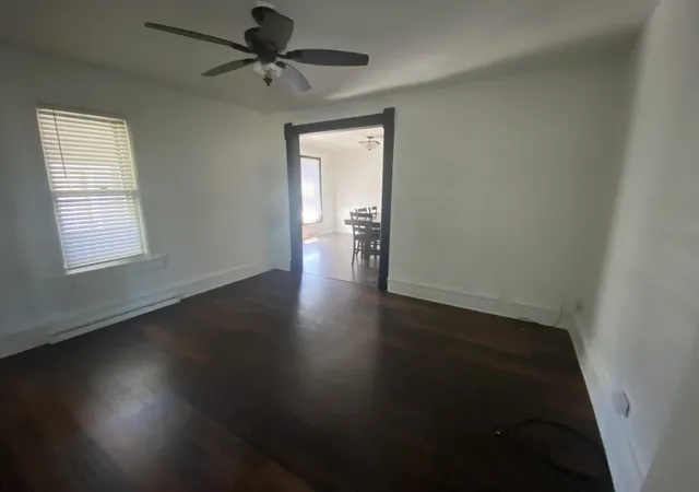 4th image of 515 Walnut Ave, Elgin, IL 60123 | MLS# 12599919