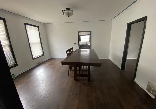 5th image of 515 Walnut Ave, Elgin, IL 60123 | MLS# 12599919