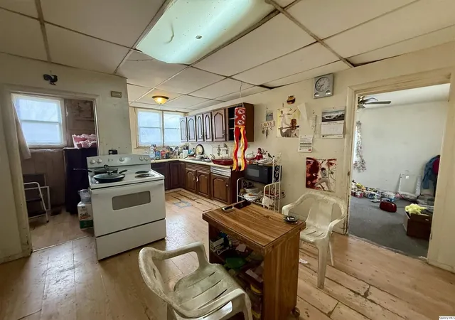4th image of 718 - 718 1/2 Buchanan, Carthage, IL 62321 | MLS# 12600043