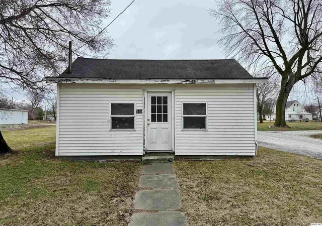 1st image of 718   718 1/2 Buchanan, Carthage, IL 62321 | MLS# 12600043