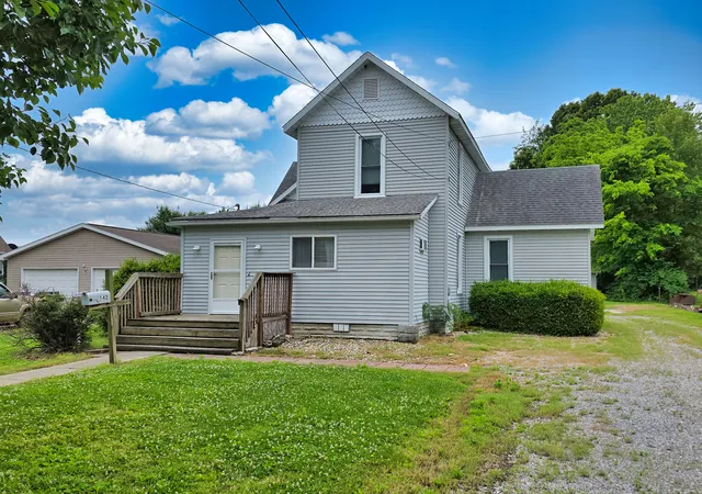 Photo 1 of Sale Pending at 542 Vincennes Ave, Flora, IL 62839 | MLS# 12600111 | Listing updated on 2026-09-30