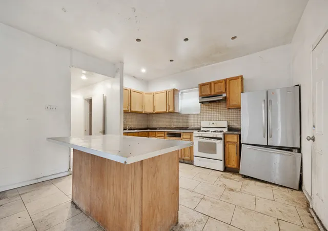 Homes for sale in Chicago, IL | 7241 S Yale Ave, Chicago, IL 60621 | MLS# 12600193