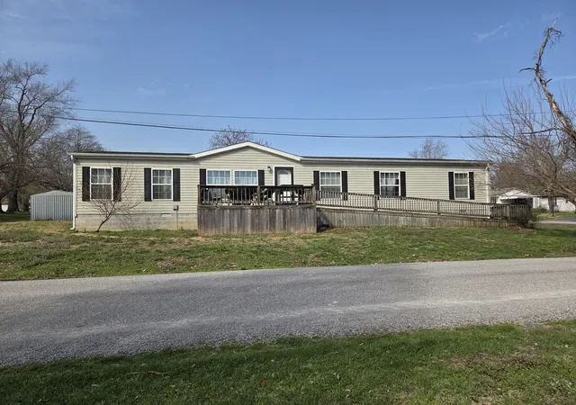 Photo 2 of Manufactured home for sale at 104 S Douglas St, Mcleansboro, IL 62859 | MLS# 12600313 | Listing updated on 2026-07-28