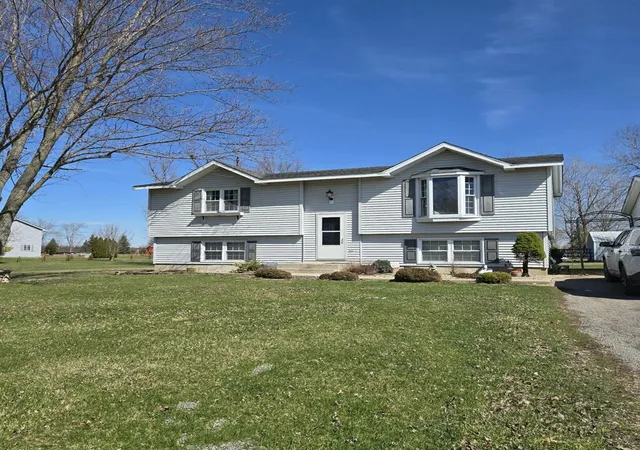 Photo 2 of Single family home for sale at 27057 S Woodlawn Ave, Crete, IL 60417 | MLS# 12600410 | Listing updated on 2026-09-16