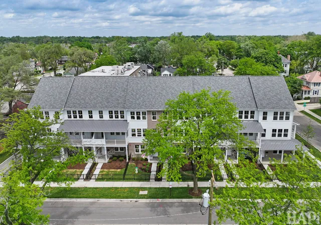 2nd image of 160 Washington St #160, Barrington, IL 60010 | MLS# 12600508