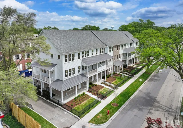 3rd image of 160 Washington St #160, Barrington, IL 60010 | MLS# 12600508