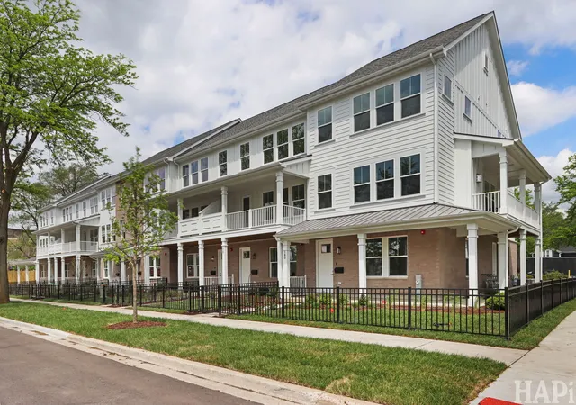 4th image of 160 Washington St #160, Barrington, IL 60010 | MLS# 12600508