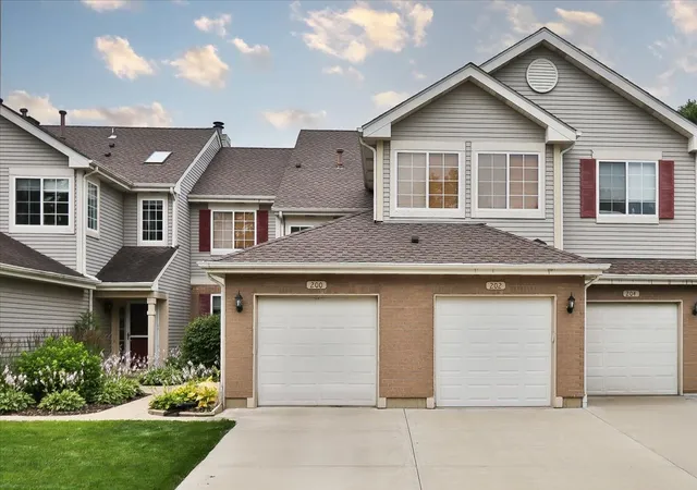 Homes for sale in Schaumburg, IL | 202 Sierra Pass Dr, Schaumburg, IL 60194 | MLS# 12600718