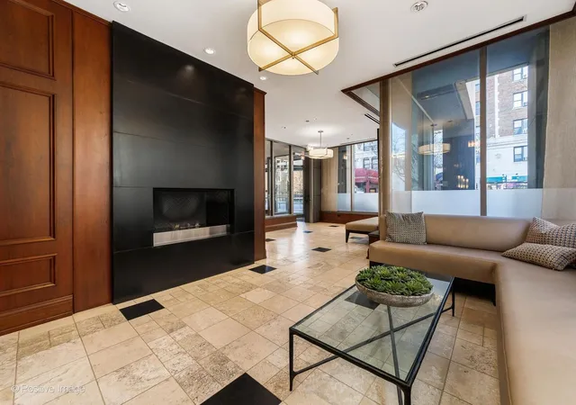 2nd image of 1035 N Dearborn St, Chicago, IL 60610