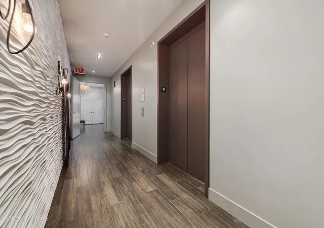 3rd image of 1035 N Dearborn St, Chicago, IL 60610