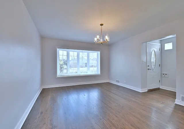 3rd image of 7142 N Keating Ave, Lincolnwood, IL 60712 | MLS# 12600881
