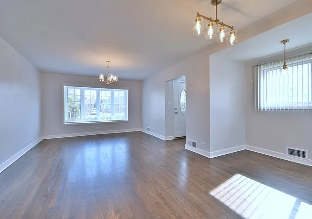 4th image of 7142 N Keating Ave, Lincolnwood, IL 60712 | MLS# 12600881