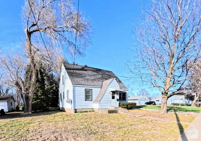Homes for sale in Streator, IL | 206 E 4th St, Streator, IL 61364 | MLS# 12600911