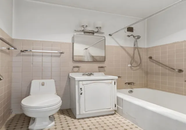 Photo 11 of Condo for sale at 5530 S Shore Dr #17A, Chicago, IL 60637 | MLS# 12601007 | Listing updated on 2026-09-05