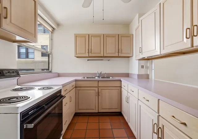 Photo 4 of Condo for sale at 5530 S Shore Dr #17A, Chicago, IL 60637 | MLS# 12601007 | Listing updated on 2026-09-19