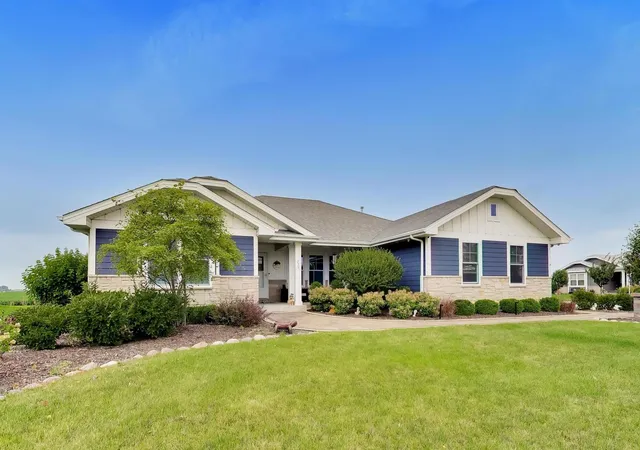 2nd image of 735 Peacock Pl, Manteno, IL 60950 | MLS# 12601137