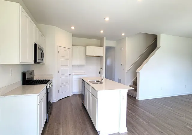 4th image of 572 Revere St, Burlington, WI 53105 | MLS# 12601254