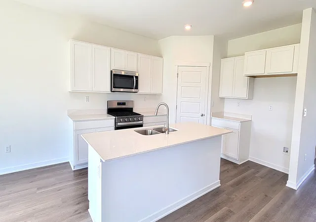 5th image of 572 Revere St, Burlington, WI 53105 | MLS# 12601254