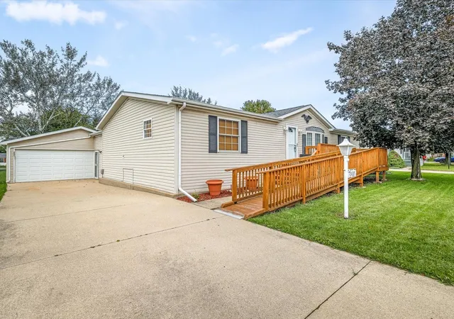 Photo 3 of Manufactured home for sale at 5410 Autumnash Ln, Machesney Park, IL 61115 | MLS# 12601349 | Listing updated on 2026-09-24
