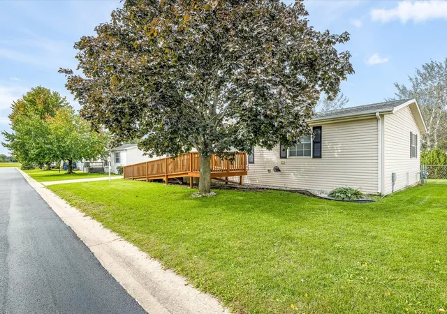 Photo 3 of Manufactured home for sale at 5410 Autumnash Ln, Machesney Park, IL 61115 | MLS# 12601349 | Listing updated on 2026-09-29