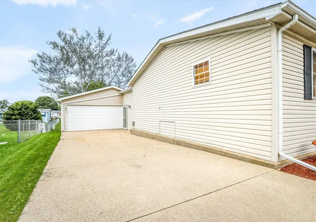 Photo 4 of Manufactured home for sale at 5410 Autumnash Ln, Machesney Park, IL 61115 | MLS# 12601349 | Listing updated on 2026-09-29