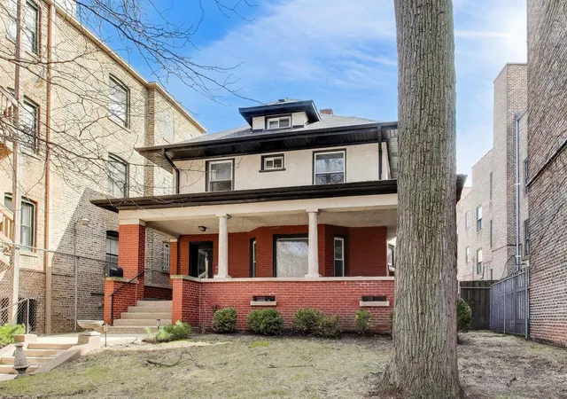 Homes for sale in Chicago, IL | 7015 N Sheridan Rd, Chicago, IL 60626 | MLS# 12601387