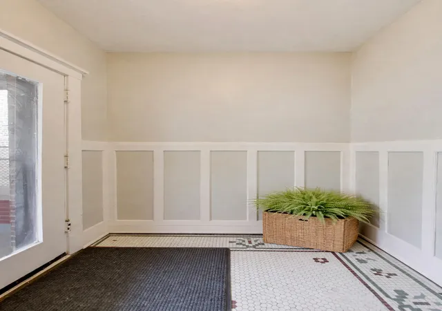 Homes for sale in Chicago, IL | 7015 N Sheridan Rd, Chicago, IL 60626 | MLS# 12601387