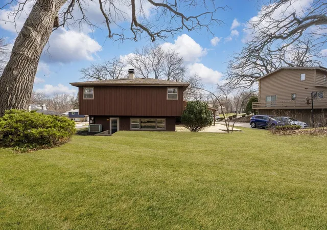 20th image of 2205 Country Knoll Ln, Elgin, IL 60123 | MLS# 12601435