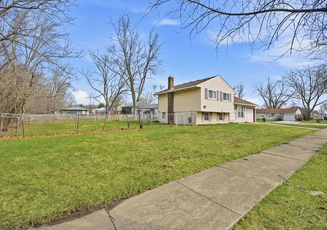 Photo 2 of Single family home for sale at 105 E Center St, Glenwood, IL 60425 | MLS# 12601581 | Listing updated on 2026-09-14