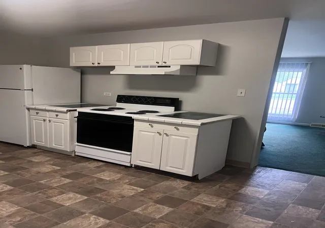 Photo 4 of Single family home for sale at 105 E Center St, Glenwood, IL 60425 | MLS# 12601581 | Listing updated on 2026-09-14