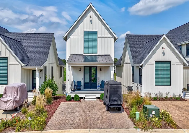 Photo 1 of Single family home for sale at 32 Waterside Way, Ottawa, IL 61350 | MLS# 12601855 | Listing updated on 2026-09-20