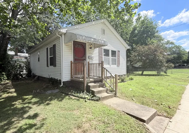 2nd image of 222 W Park St, Harrisburg, IL 62946 | MLS# 12601931