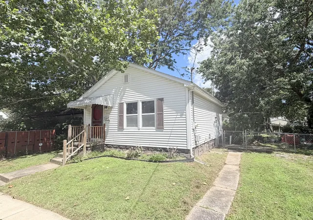3rd image of 222 W Park St, Harrisburg, IL 62946 | MLS# 12601931